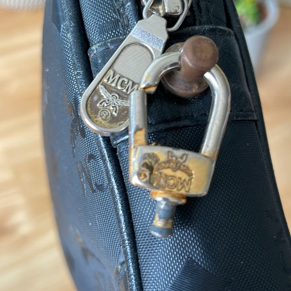 ⚡️MCM⚡️ Visetos vintage black clutch/pouch/everyday bag (wristlet no strap) - Picture 10 of 16